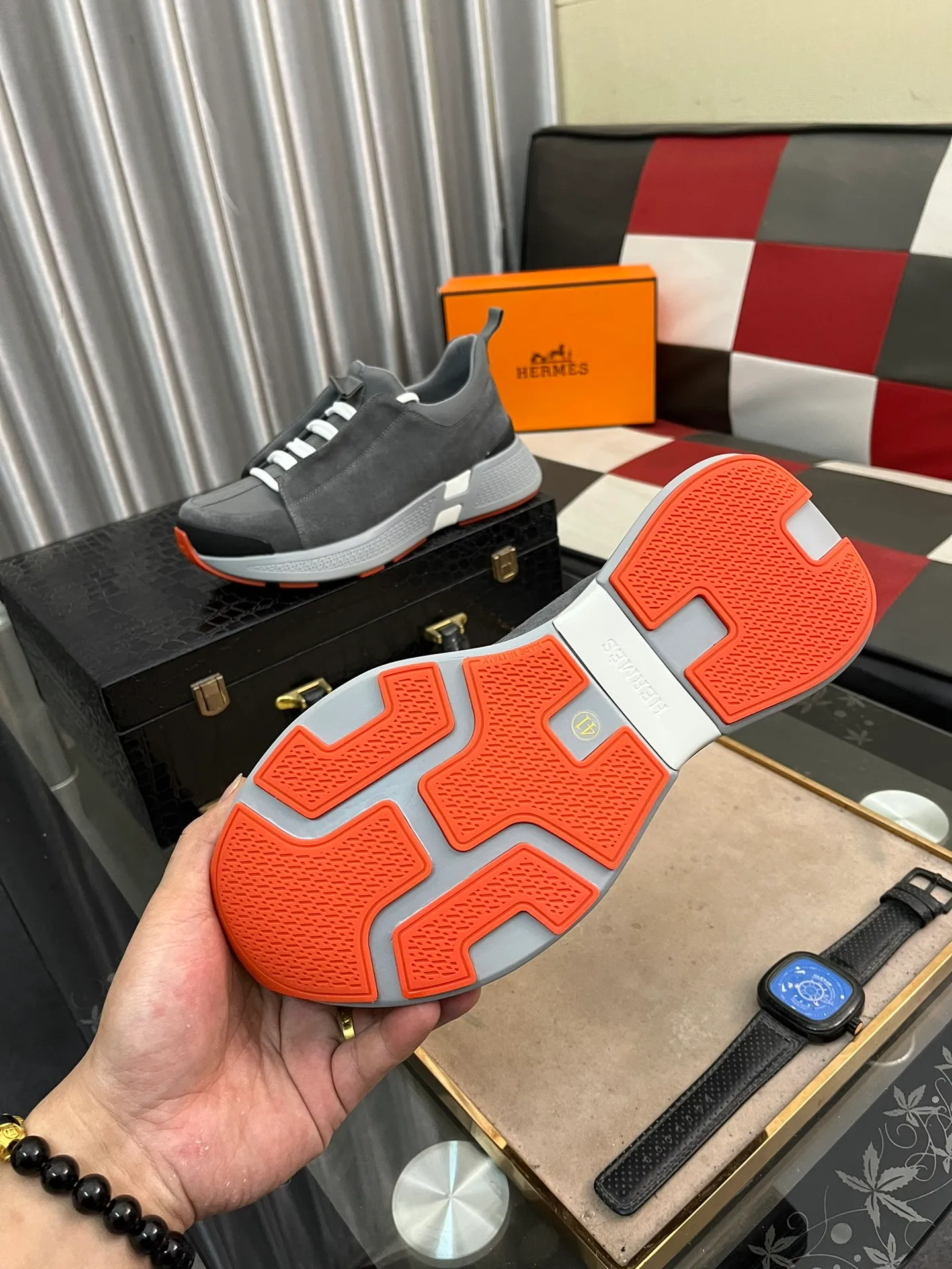 Men's shoes 💰: 560⌚️⌚️[Hermes] New sports shoes Hermès are the most comfortable shoes, no one else⃣️, they are very light on the feet and very good-looking, you will not feel tired when you go shopping and running around 👍 Very light and comfortable, extremely light, perfect for both sports and leisure! It’s up to you to choose, there’s always what you want~ Comes with a full set of packaging gift bags and invoices ✔️Fabric: imported first-layer cowhide ✔️Inner lining: breathable mesh ✔️Outsole: genuine leather bottom ✔️Size: Men 38-44 (45 custom-made) 5️⃣colors available